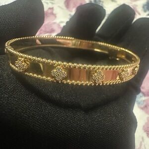 ❌SOLD❌ ❤️REAL 18K YELLOW GOLD BANGLE❤️